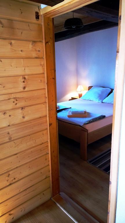 Rustic Home Mia Duga Resa Ruang foto