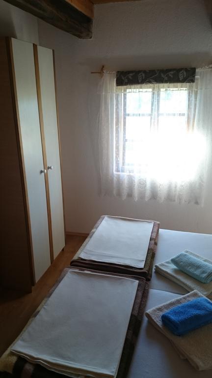 Rustic Home Mia Duga Resa Ruang foto