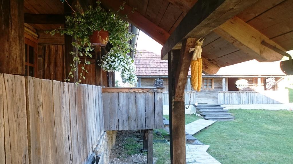Rustic Home Mia Duga Resa Ruang foto