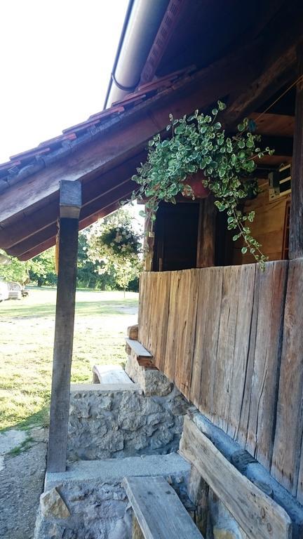 Rustic Home Mia Duga Resa Ruang foto