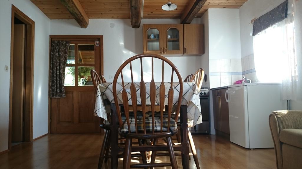 Rustic Home Mia Duga Resa Ruang foto